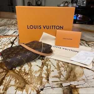 Louis Vuitton Palles Clutch